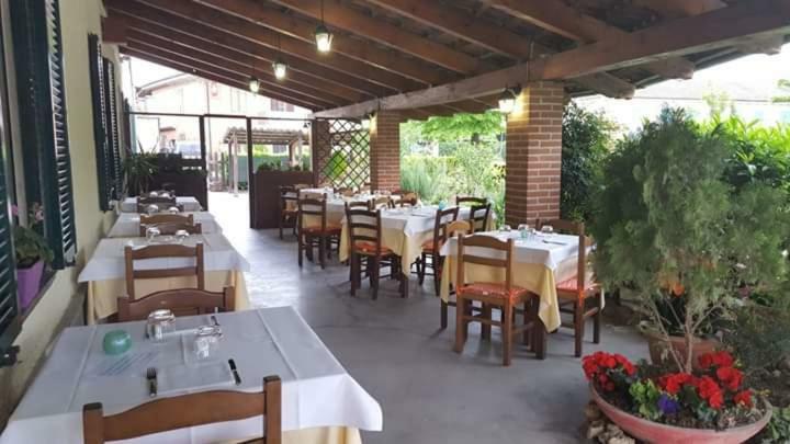 Locanda Della Luna Rossa Calosso Exterior foto