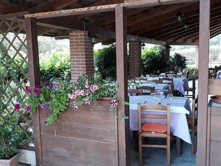 Locanda Della Luna Rossa Calosso Exterior foto